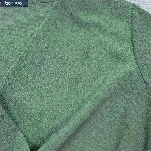 Boohoo Dark Green V-Neck Bell Sleeve Blouse Size S/M - Picture 6 of 8